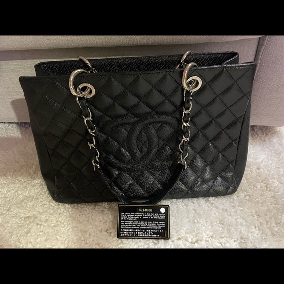 🎉HOST PICK🎉CHANEL Caviar Classic tote - Picture 6 of 10